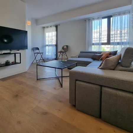 Apartment Spacious 8-guest With 3 & Garage