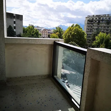 Spacious 8-guest With 3 & Garage Appartement